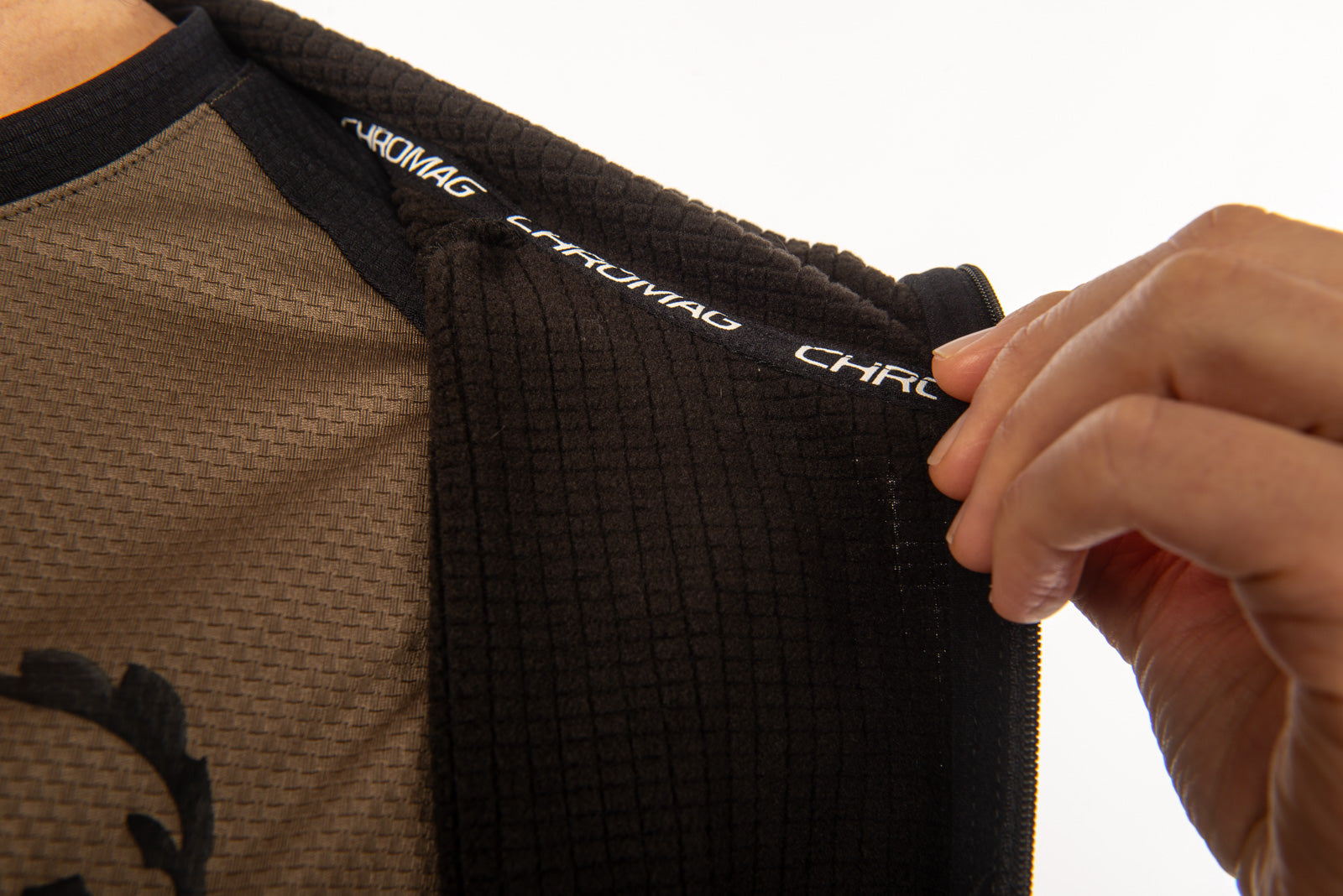 The model is 5' 8" wearing size Medium.