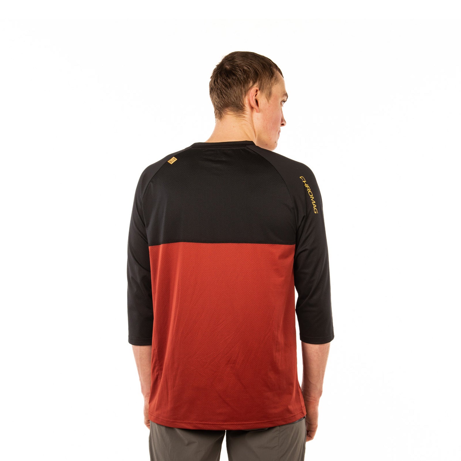 Model is 6' wearing size Large.